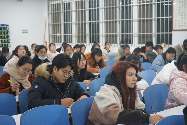 pa视讯集团官网顺利举行新生团章考试2.jpg